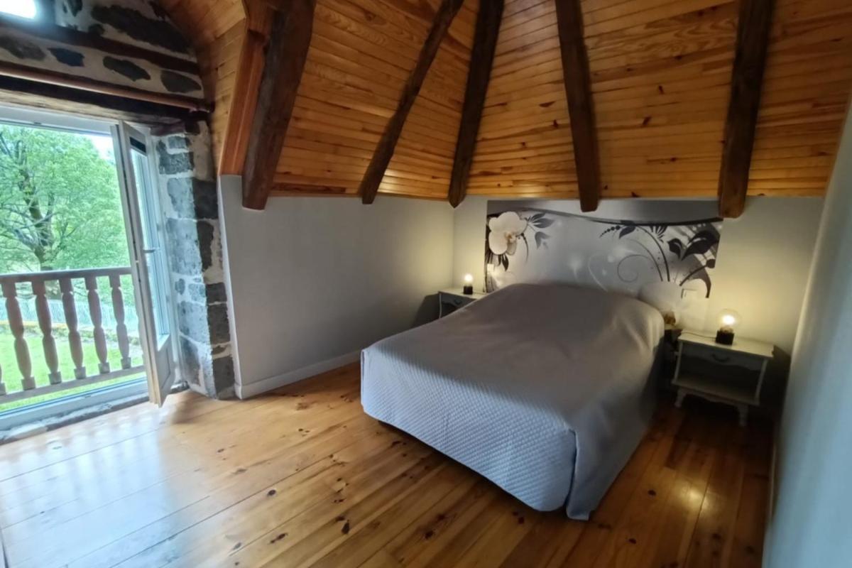 Gite 4 Personnes Dans Le Cantal Animaux Bienvenus Lascelle Extérieur photo