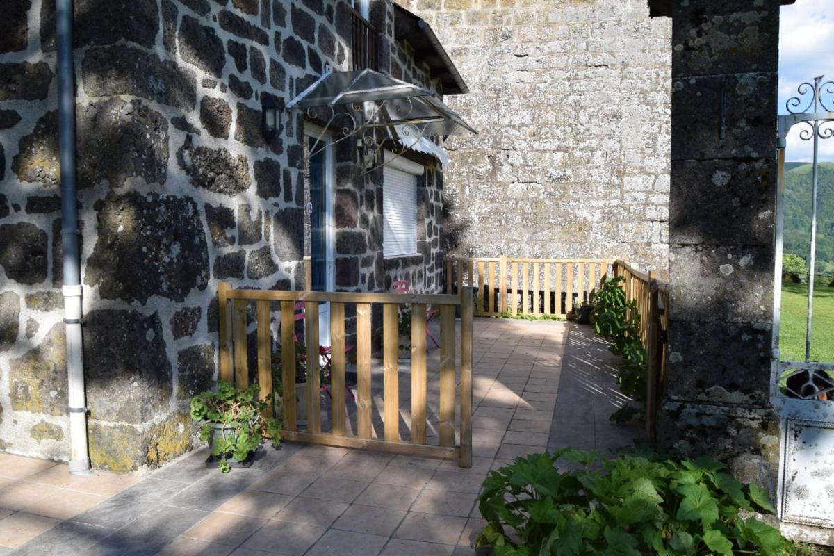 Gite 4 Personnes Dans Le Cantal Animaux Bienvenus Lascelle Extérieur photo